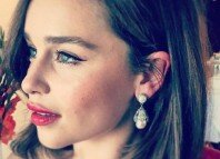 Emilia Clarke Tampil Beda Di Premiere Terminator Genisys